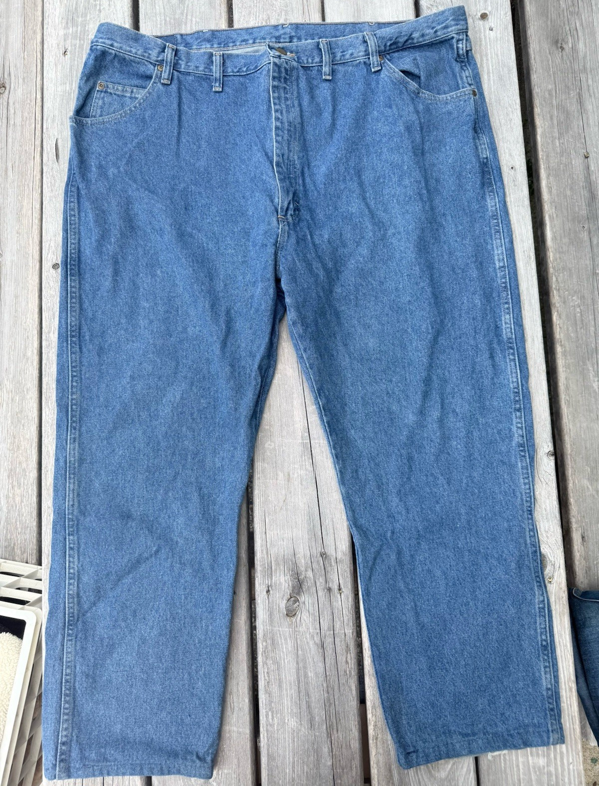 Wrangler Men’s Big & Tall Regular Fit Straight Jeans Medium Wash Blue Denim