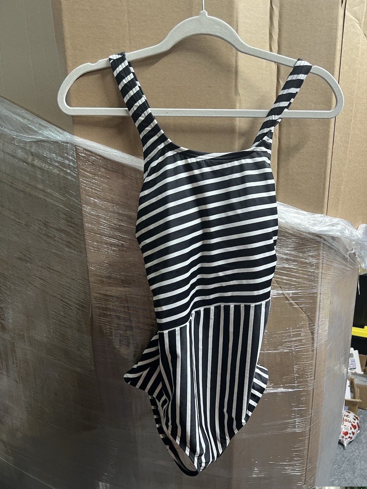 Lands’ End Women’ UPF 50 Tummy Control One Piece Swimsuit, Black/White, Medium