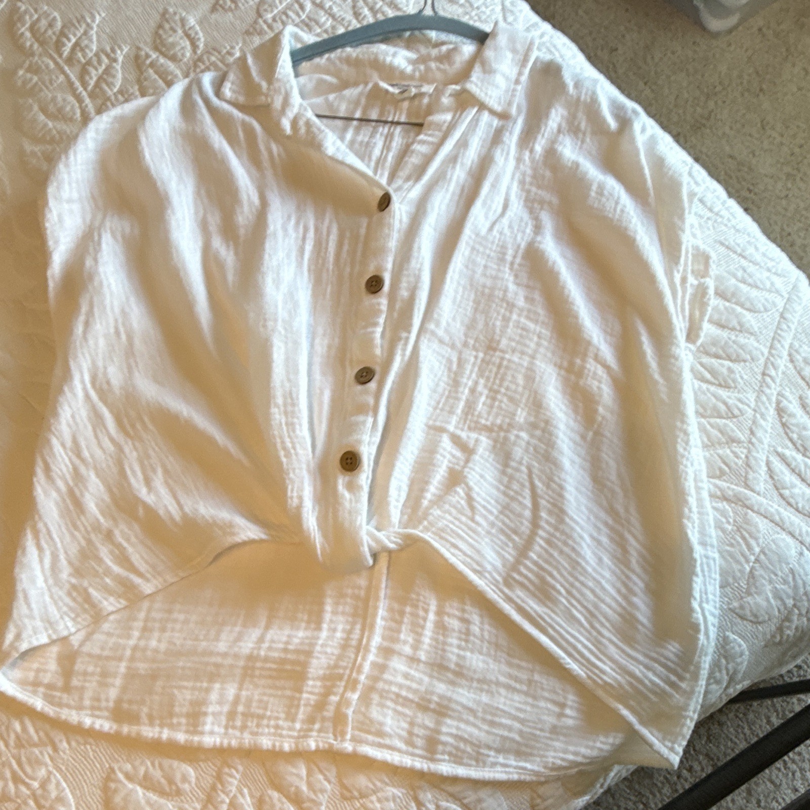 Munchlunchlounge Maternity M White V-Neck Button Blouse Long Sleeve