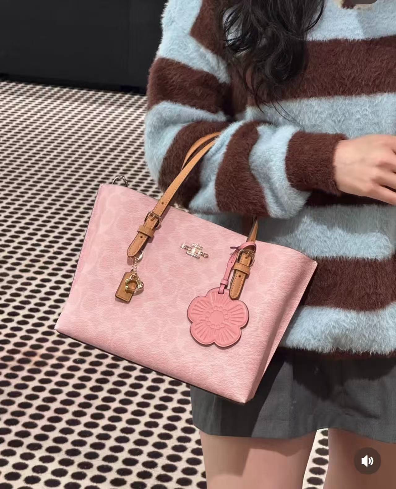 NWT Coach CER24 Mollie Tote Bag 25 In Signature Canvas With Charms Powder Pink