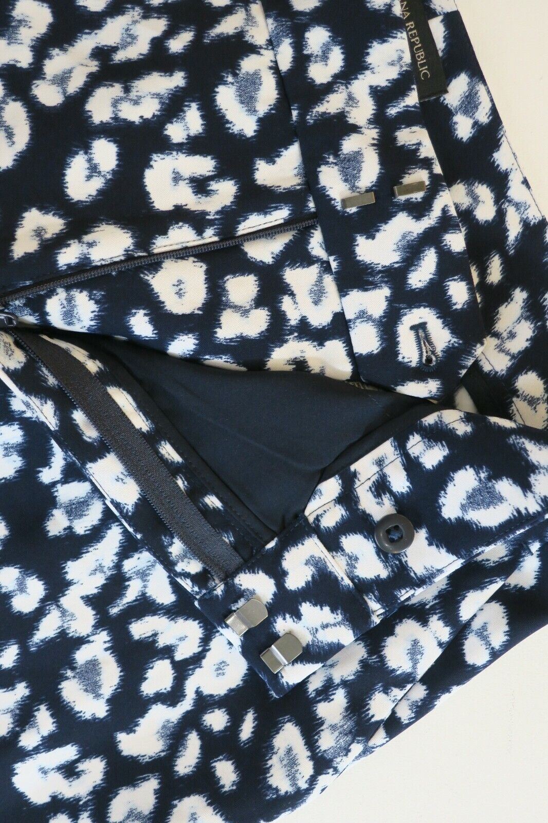 Banana Republic Womens Black Straight Leg Side Zip Leopard Print Casual Pant 10