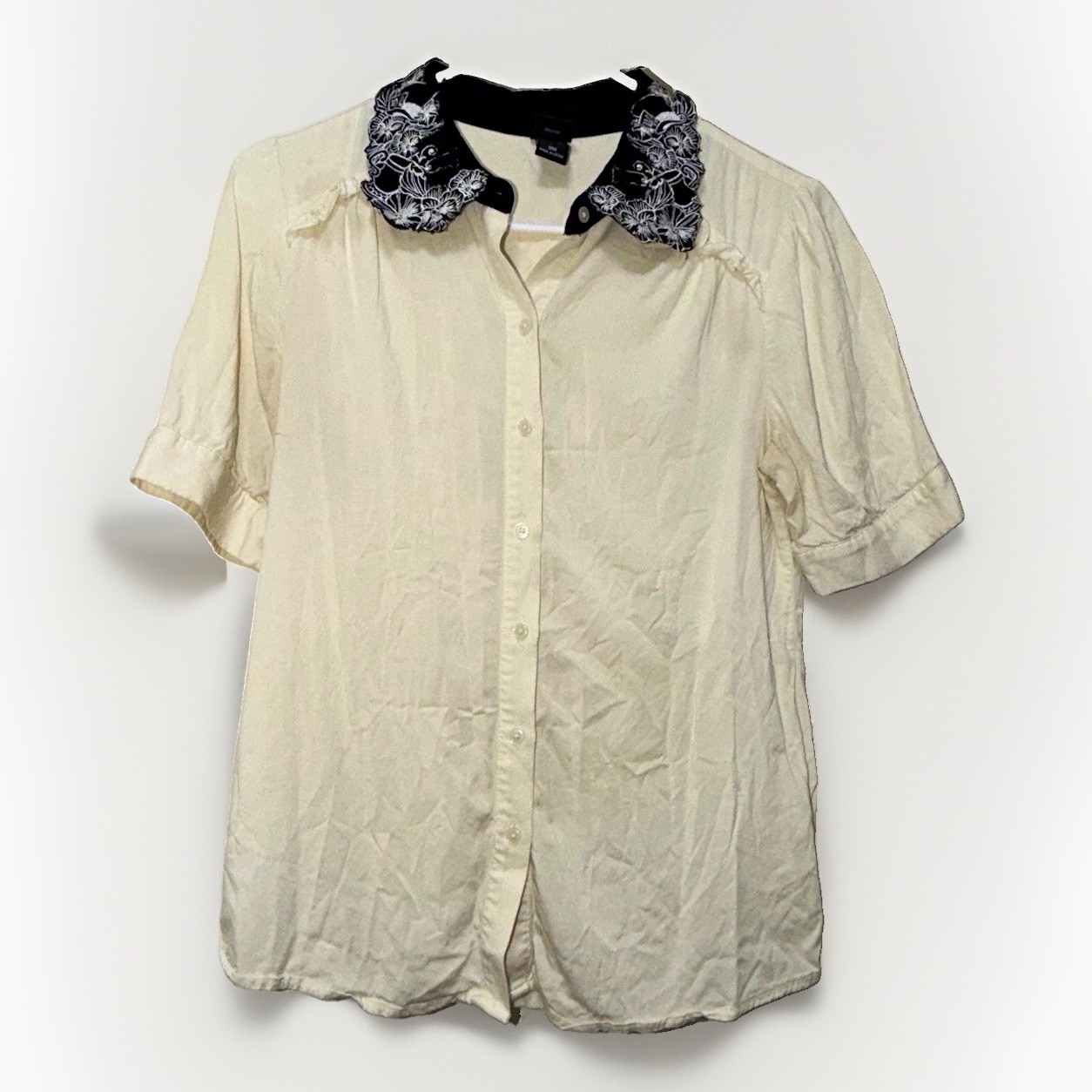 Box Lunch Alice In Wonderland Button Shirt Size Small
