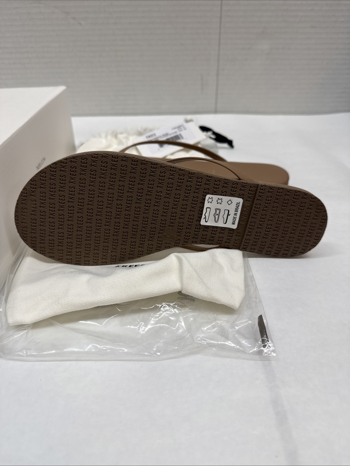 TKEES Lily Nudes Flip Flops Beach Bum Size 7
