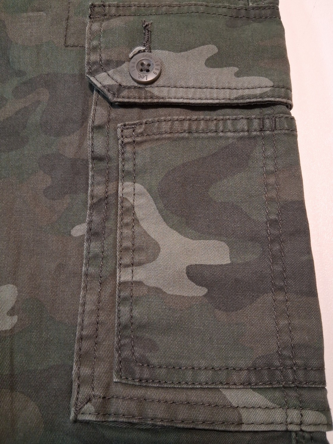 Lee Men’s Active Stretch Fabric Cargo Shorts Green Camo Flex Waistband, 40 New