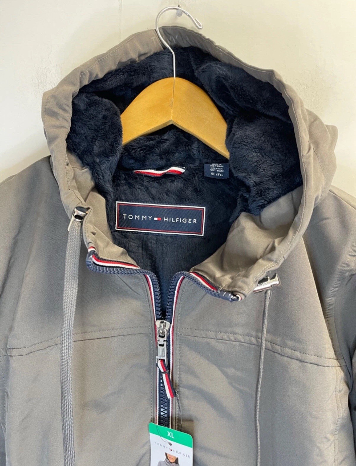Tommy Hilfiger Ladies’ Lined Jacket Grey Size XL Logo Hooded Winter Coat