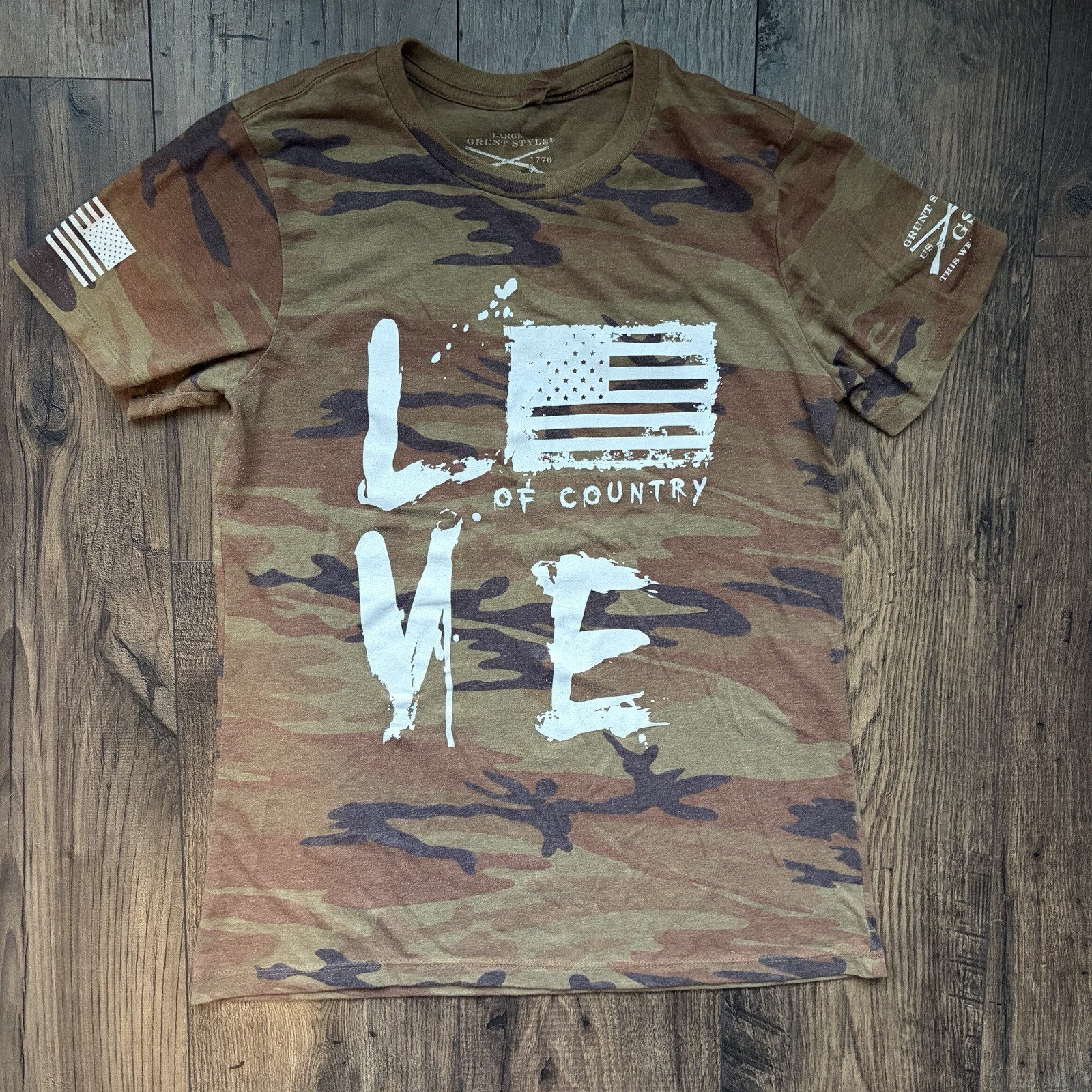 Grunt Style Women’s Camo Love of Country American Flag Graphic T-Shirt Size L