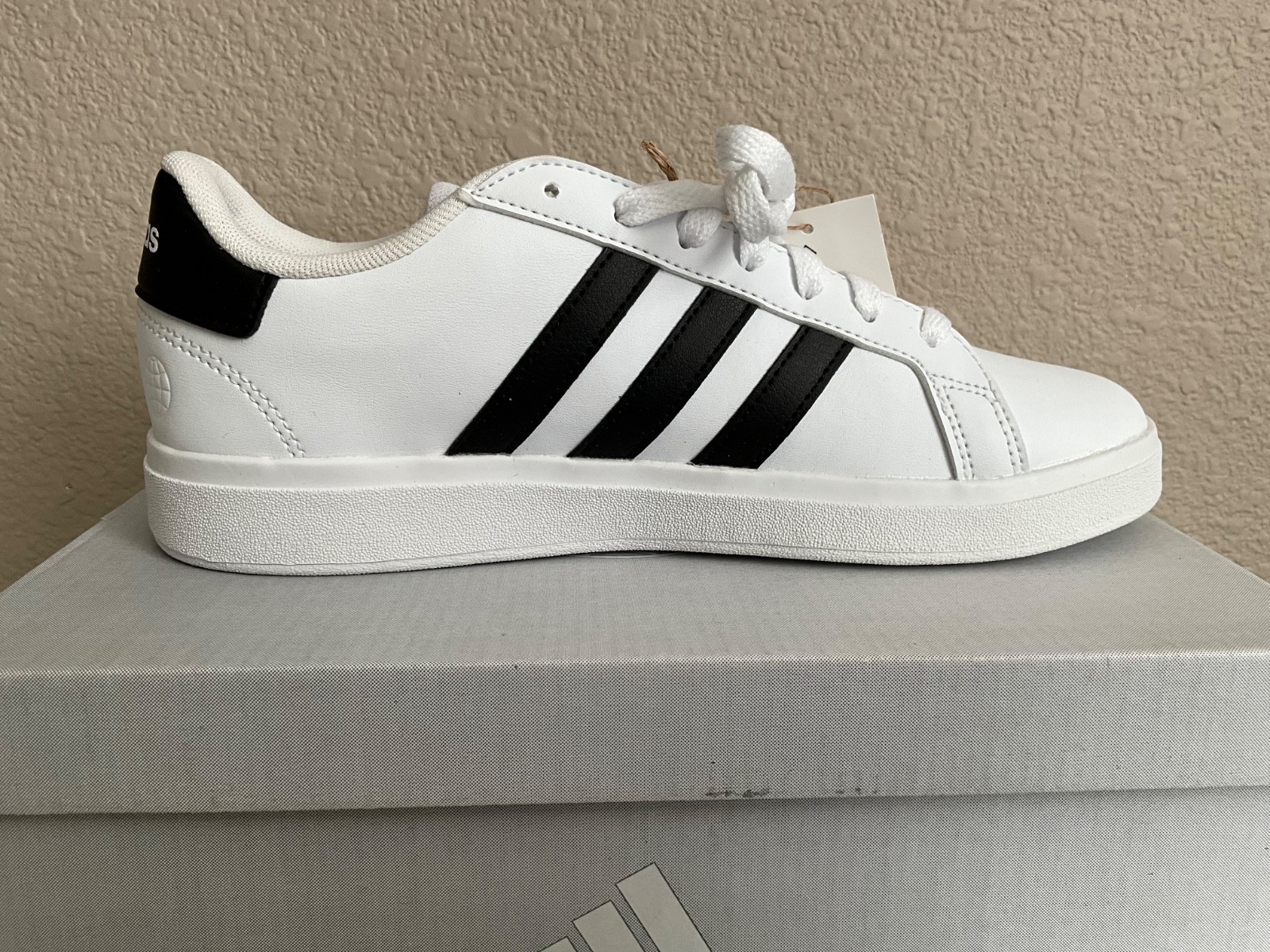 Adidas Sneaker Grand Court 2.0K size 6 kids/womens 7 1/2