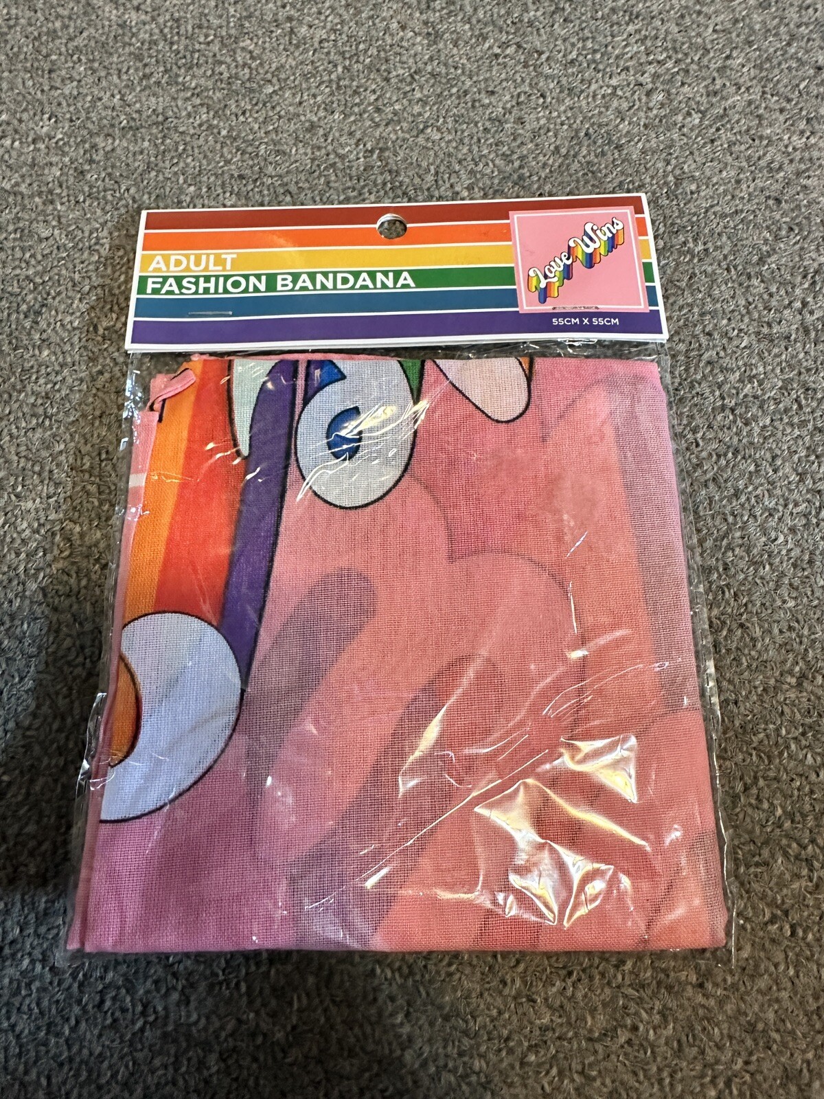 LOVE WINS – Bandana LGBTQ+ Pride~55x55cm Bioworld Merchandise