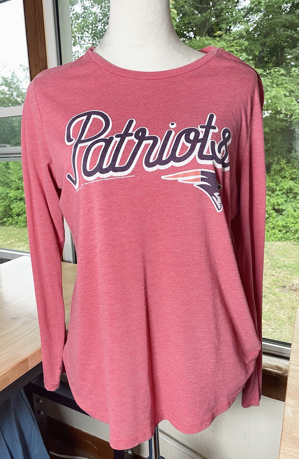 Patriots Women’s Long Sleeve Faded Red Shirt Size Large Cotton Blend