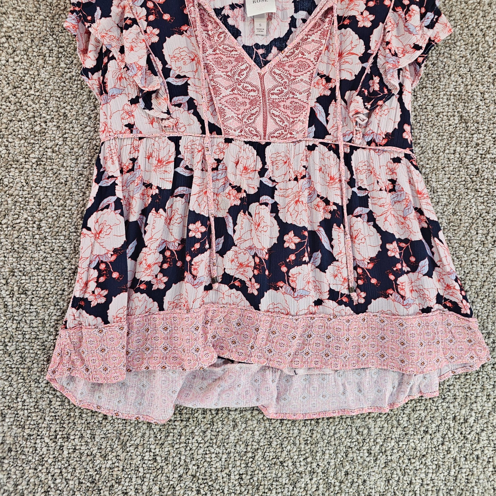 Knox Rose Top Blouse Womans Small Short Sleeve V-Neck Floral