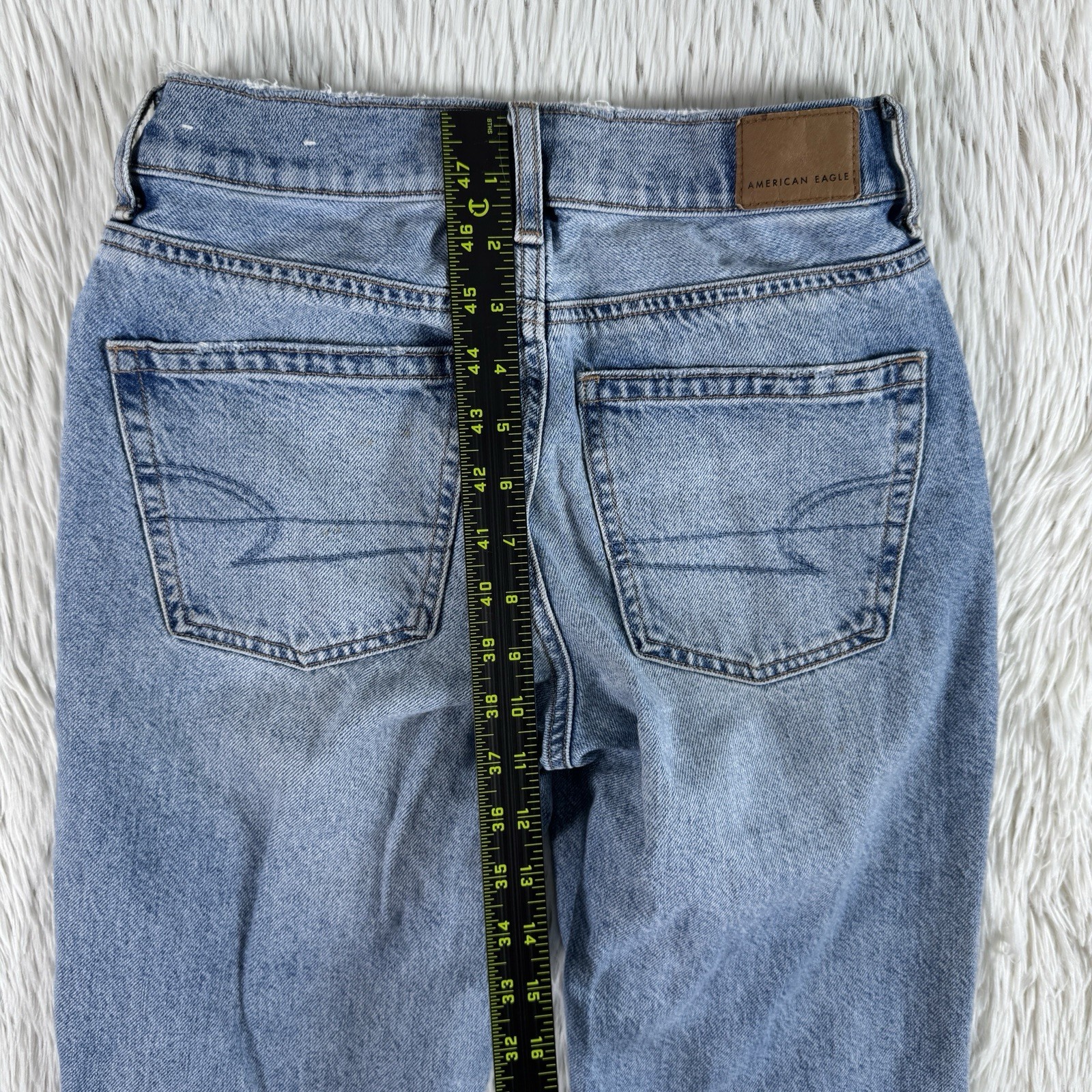American Eagle Light Wash 90’s Distressed Mid-Rise Straight Jeans Women’s 0S
