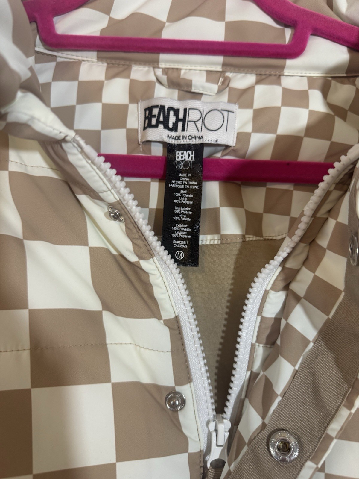 Beach Riot Canyon Puffer Vest Size Medium Taupe White Check Cropped Zip Snap 03
