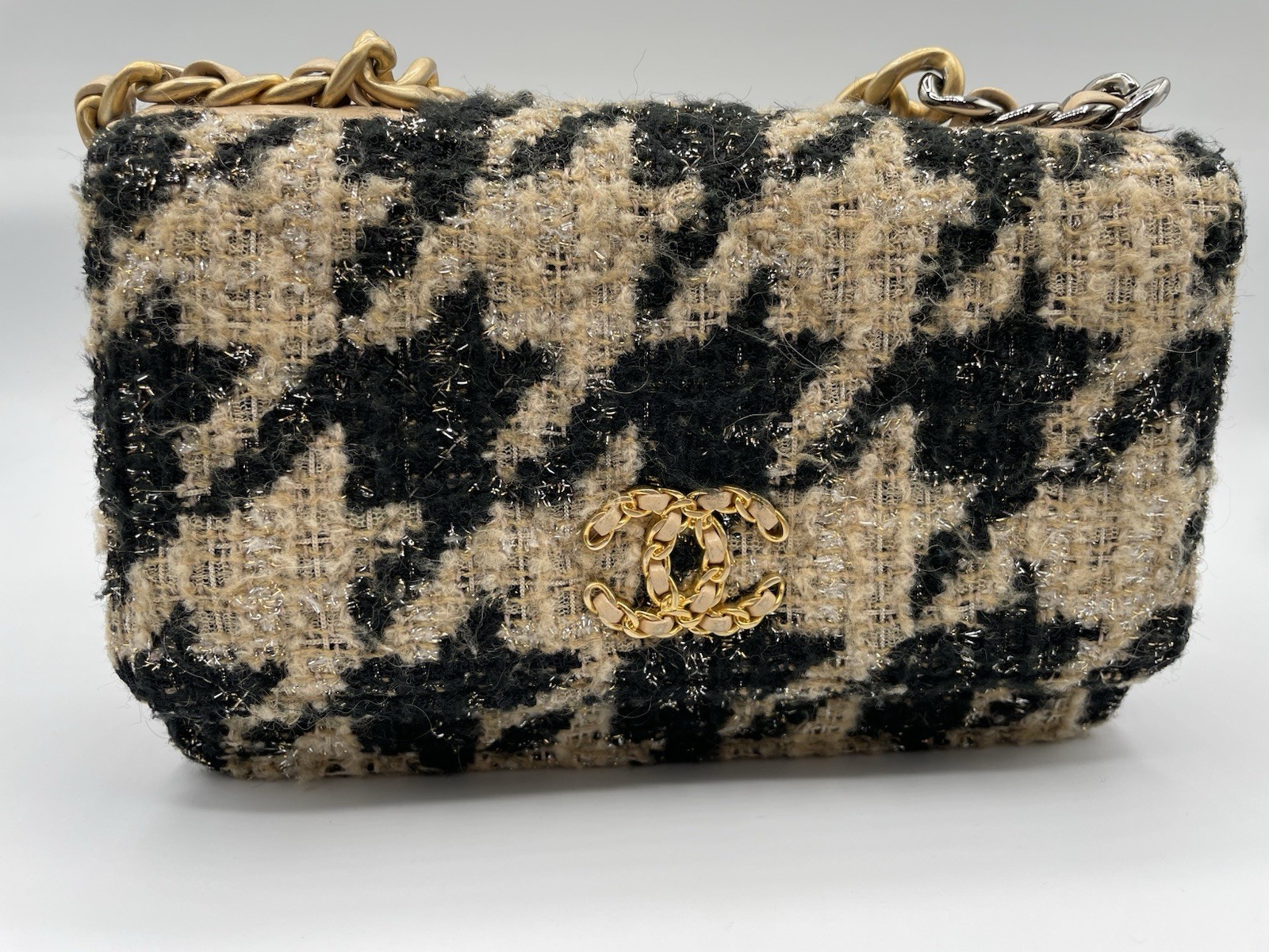 Rare Chanel 19 wallet on chain limited edition in beige and black Tweed