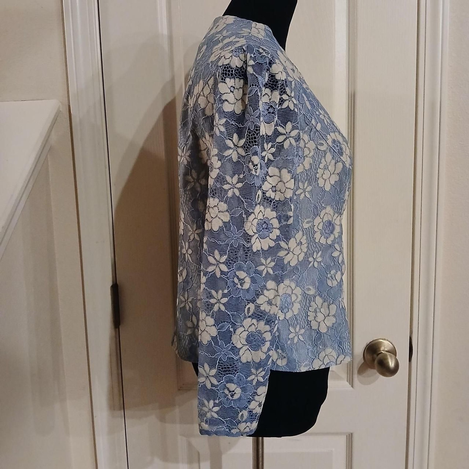 Italian blue lace button-up blouse floral design sheer puff sleeves 38/6 Regency