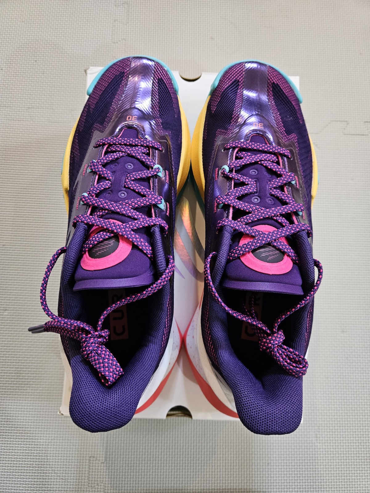 Size 10 – Under Armour Curry Series 7 Curry World Tour 3027983-500 Brand New