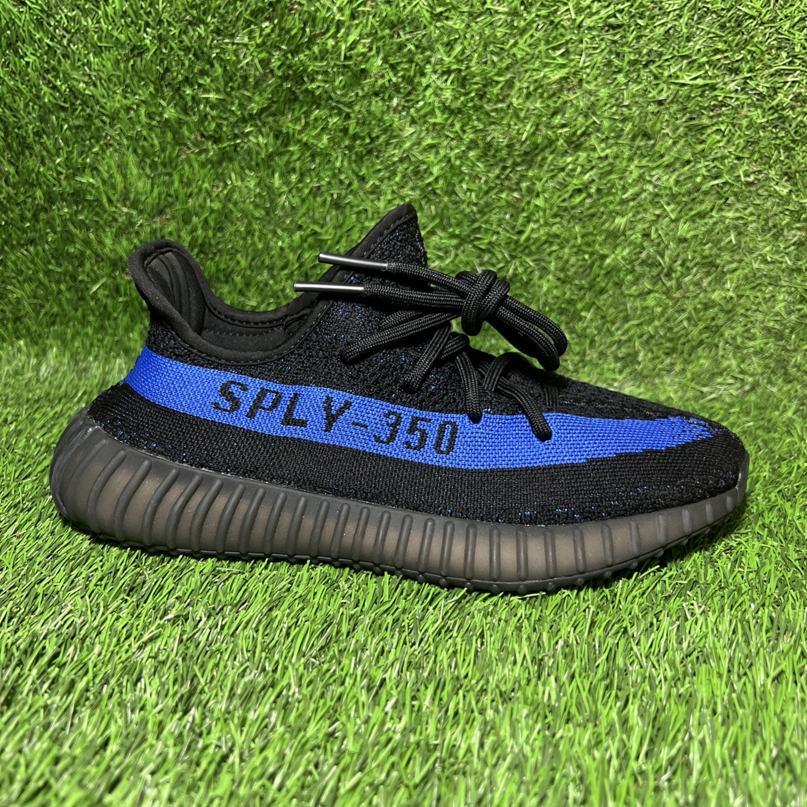 Size 6.5 – RIGHT SHOE ONLY adidas Yeezy Boost 350 V2 Low Dazzling Blue ONE SHOE