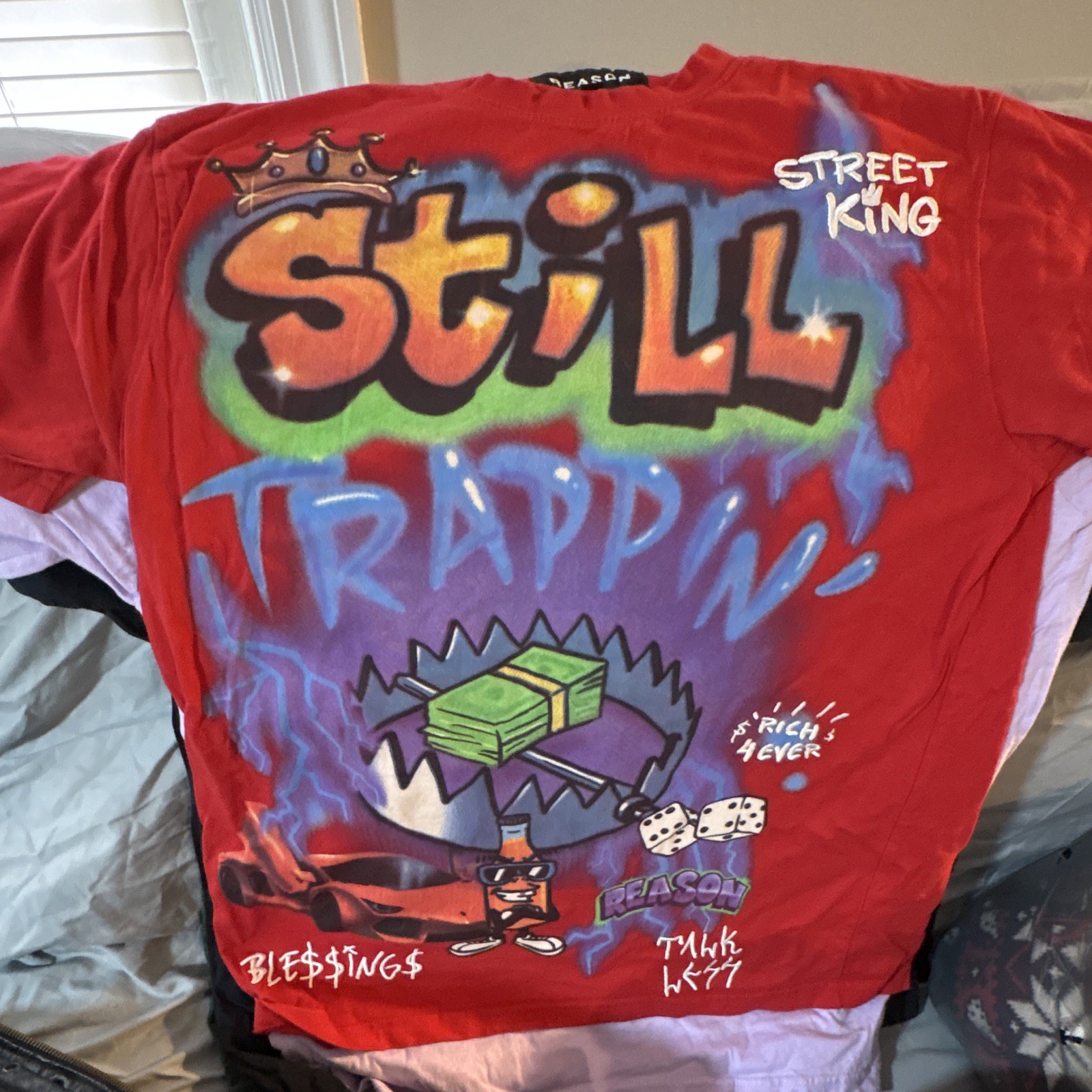 Reason Men’s M Red “Still Trappin” Street King Graphic Crew Neck T-Shirt