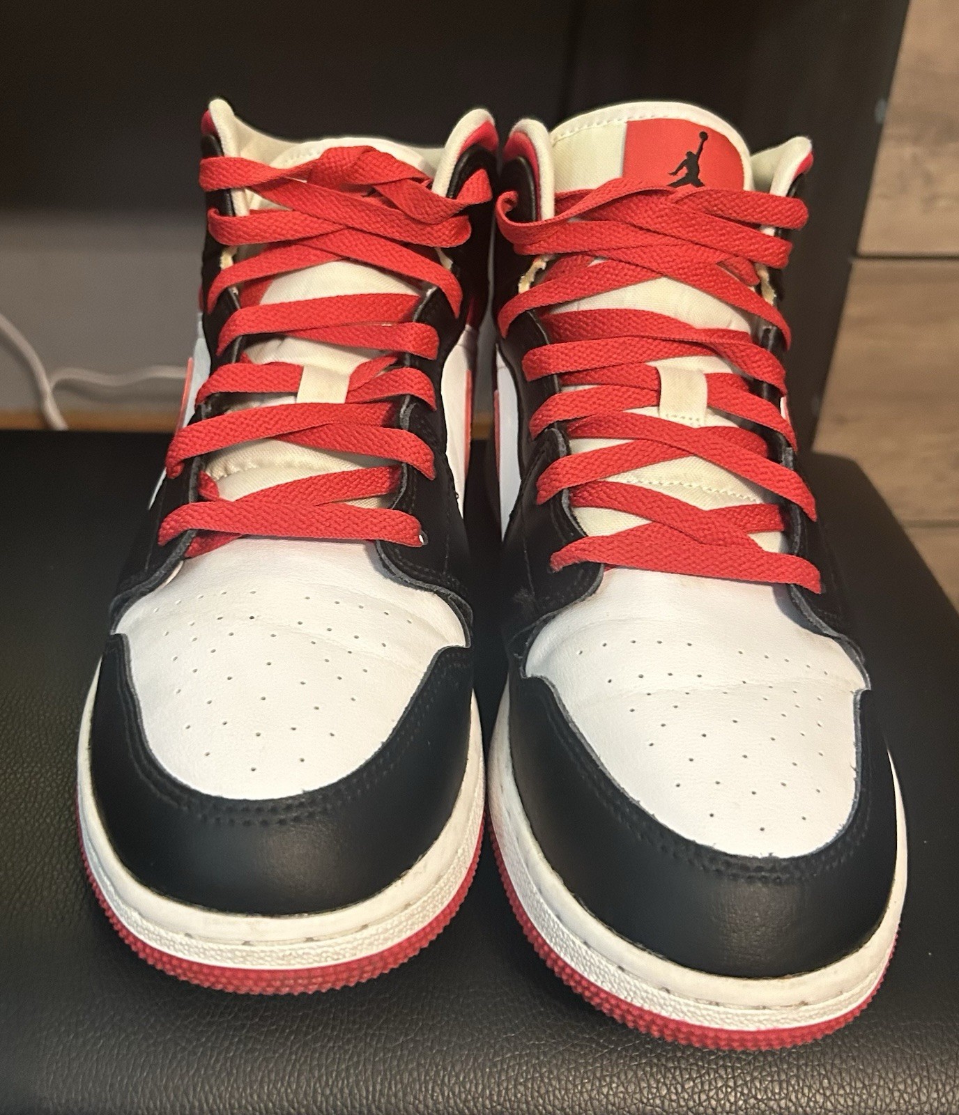 Nike Air Jordan 1 Mid Gym Red Black Toe Very Berry 554725-016 GS 7Y 8.5 W