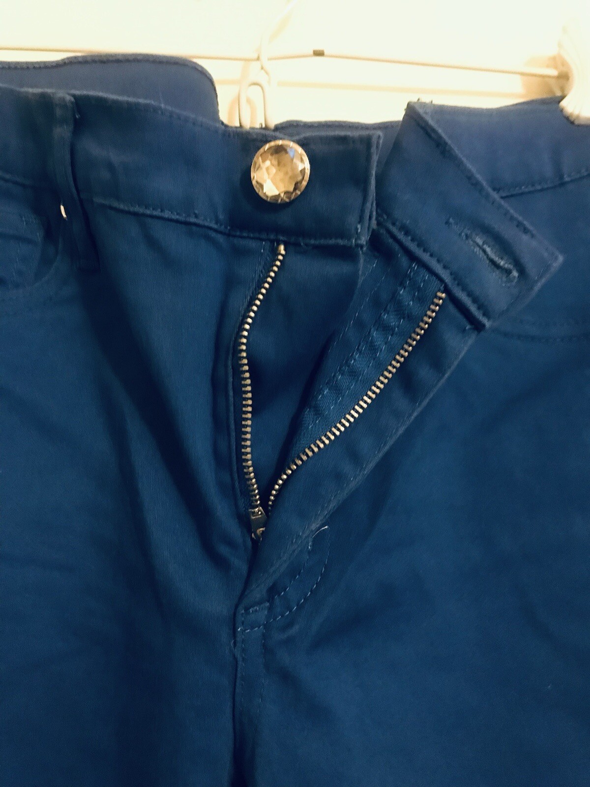 VENUS WOMENS SIZE 6 BLUE CAPRI PANTS with Button Rhinestone & pocket accents