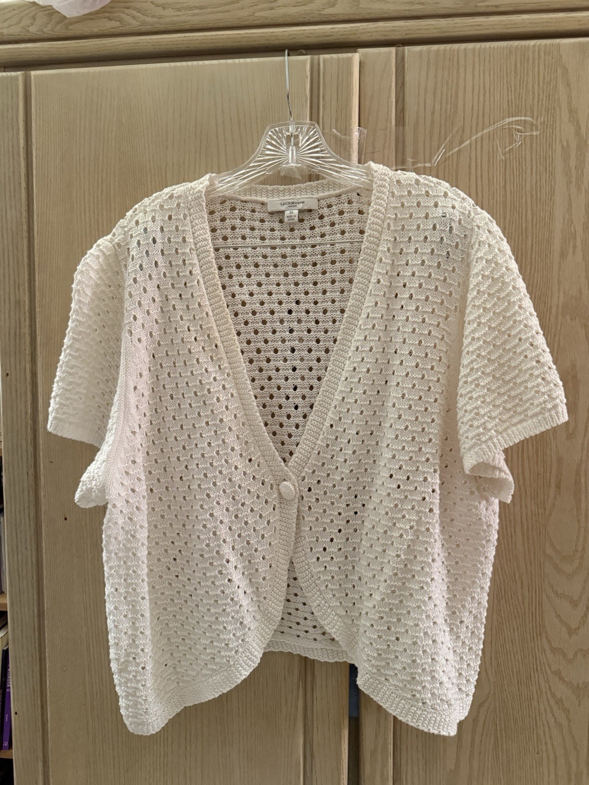 white cropped shrugs womens. Size 2X runs Small. Fits Like a XL