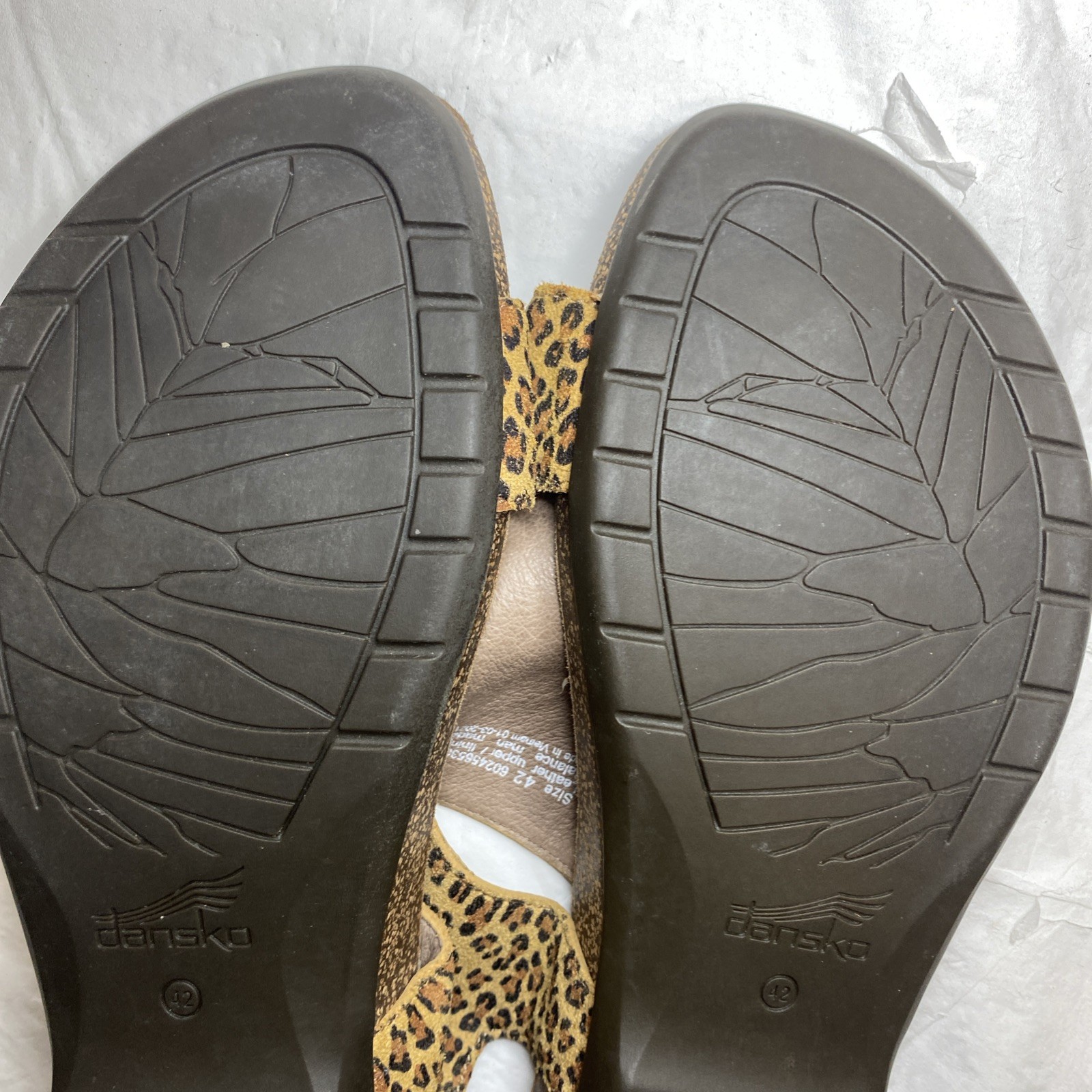 Dansko Reece Womens Sandals Leopard Print Suede Toe Loop Comfort Size 42 11.5/12