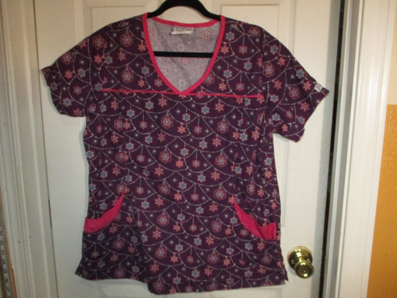 UA Scrubs Medical Scrub Top Womens Plum w Multicolor Ornament Snowflakes- Large