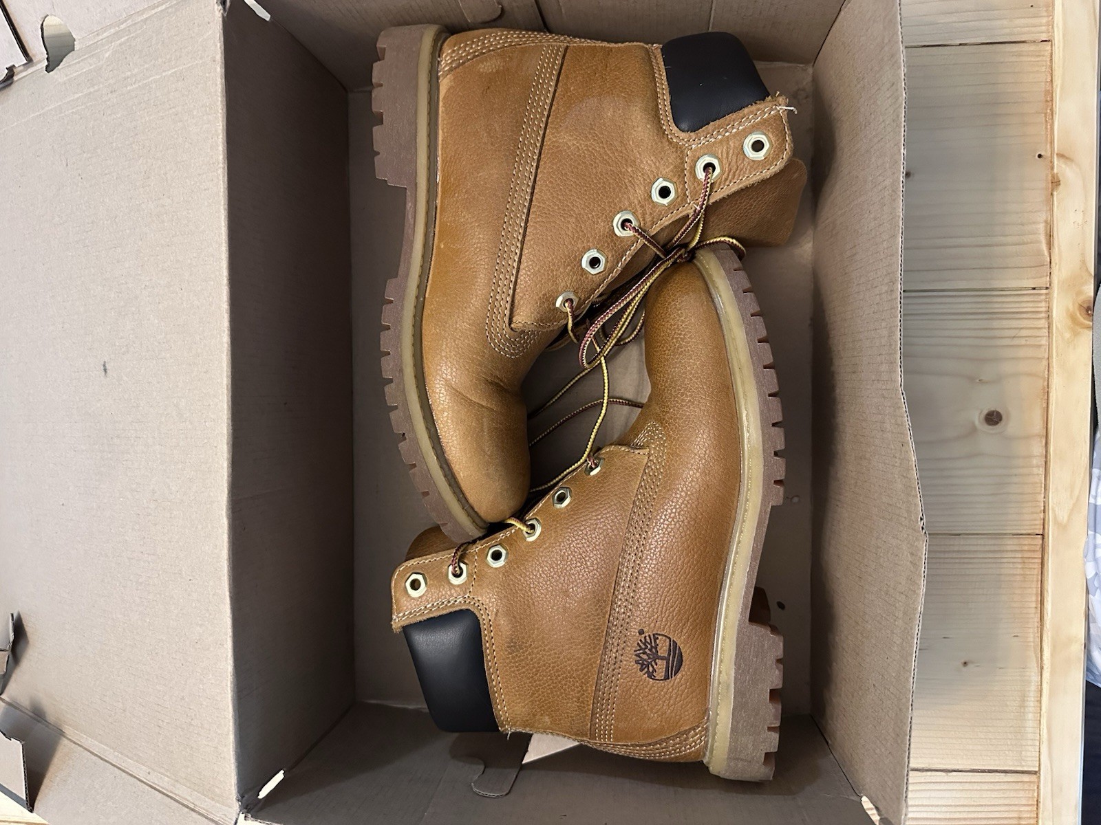 Timberland Womens Premium 6″ Waterproof Boots – Wheat Nubuck, Size 5.5
