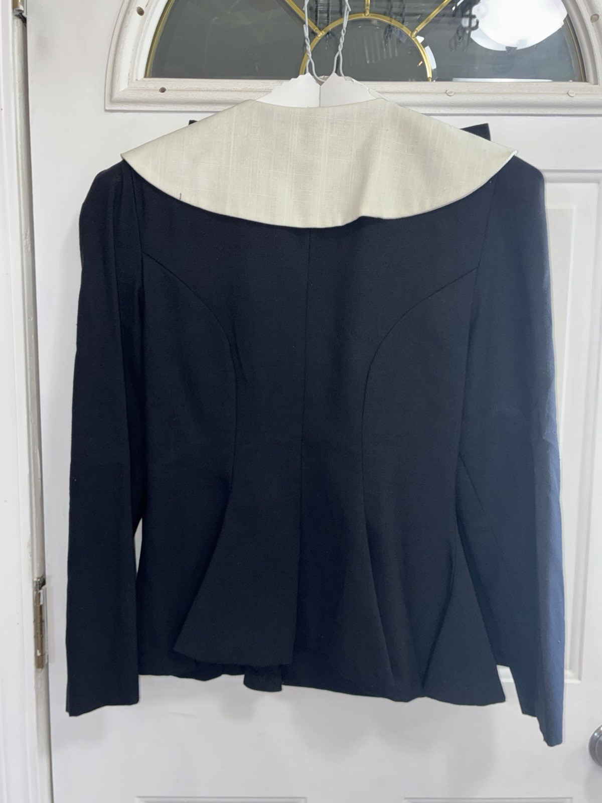 STUDIO E 2-Piece Black & White Skirt Suit Rayon Peak Lapel 4-Button 9/10