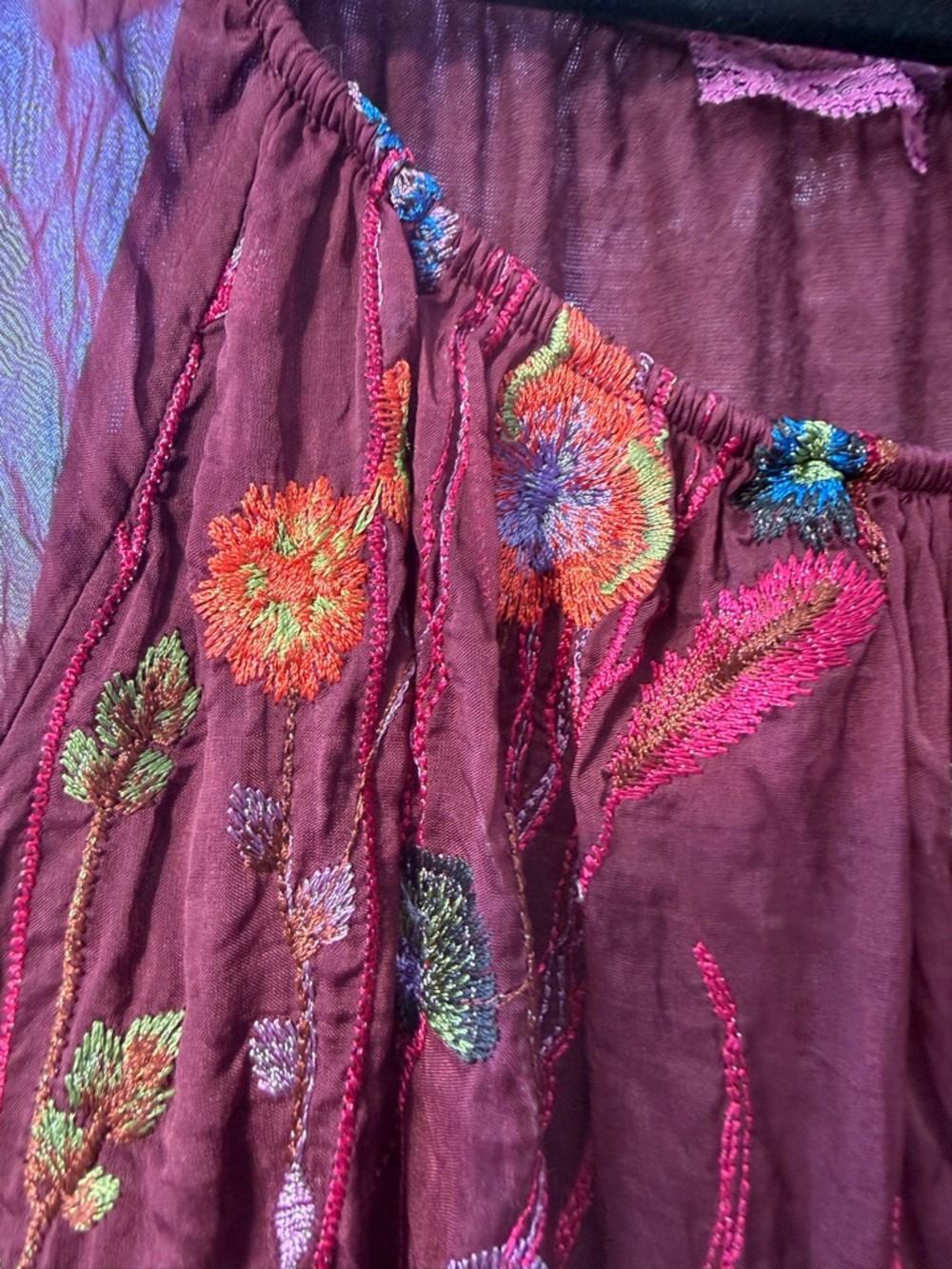 💯 % Silk Embroidered Scoop-Neck Blouse – Wine Floral Made in Italy