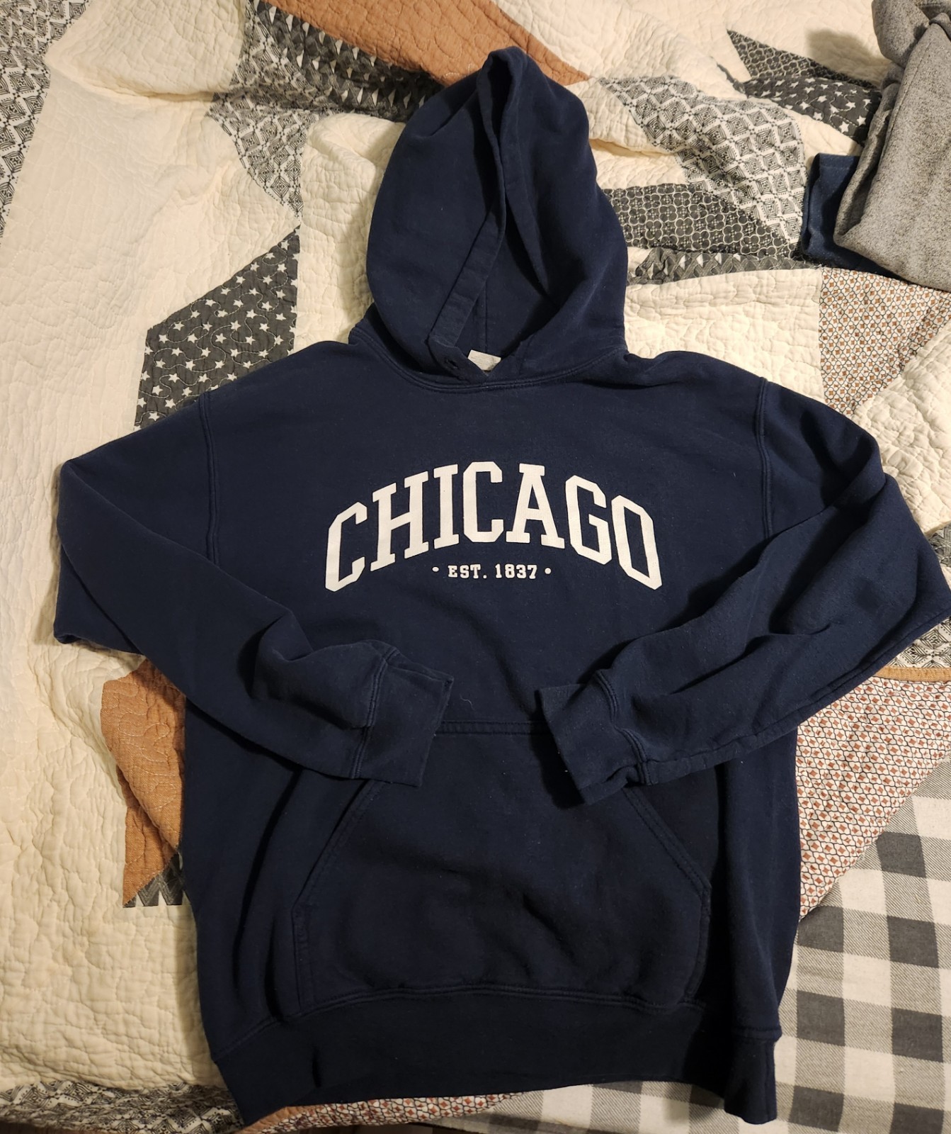 3 PIECE LOT Mens Small Hoodies CHICAGO GEORGE UNKNOWN SEE PICS FOR DETAILS