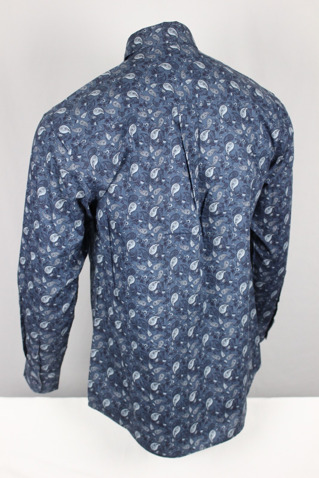 Wrangler Men’s George Strait Relaxed Button Down Long Sleeve Shirt Blue Paisley