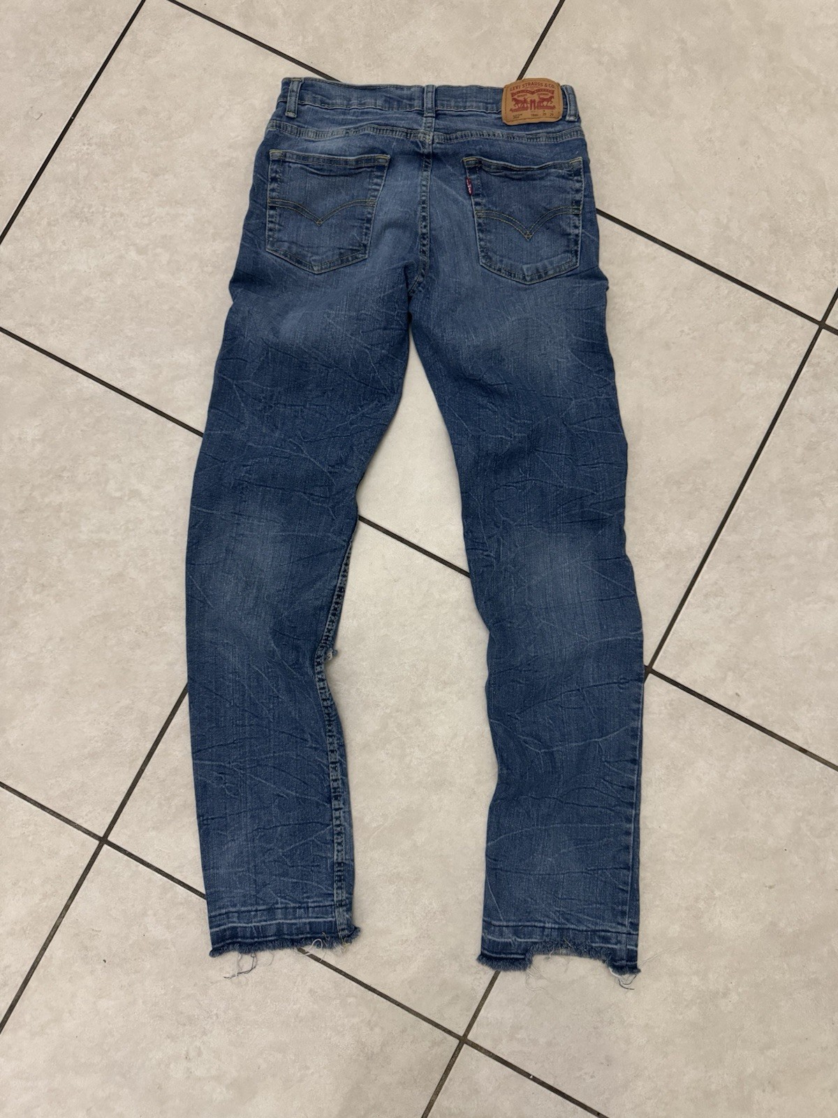 Distressed Levi’s Men’s Regular Taper Blue Denim Jeans Medium Wash