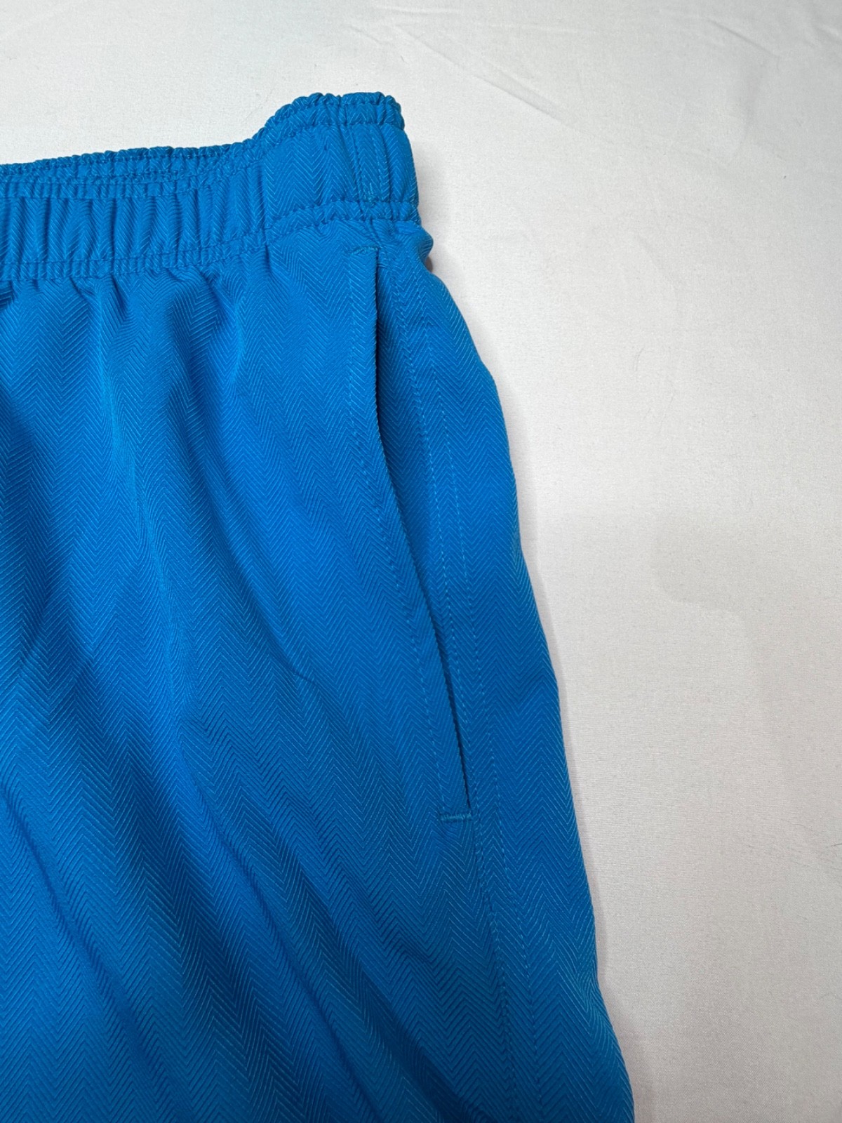 Broken Threads Blue Swim Trunks Men’s XL Lined Beach Shorts Neon Pockets
