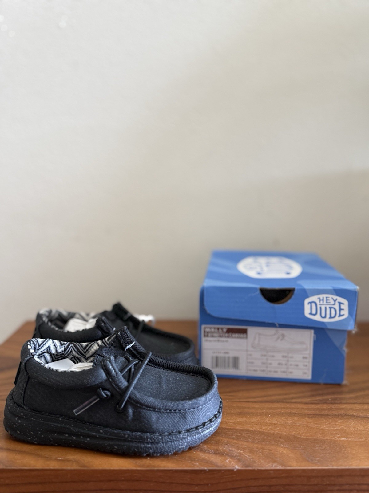 Hey Dude Wally Youth Kids Slip-On Casual Shoes Black Fabric Round Toe US 6