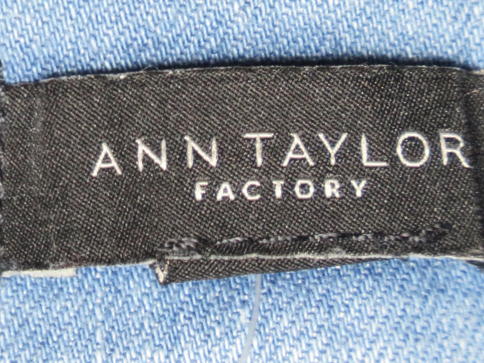 ANN TAYLOR FACTORY WOMENS 12 BLUE JEAN MOM RELAXED TAPER STRETCH DENIM DUNGAREE