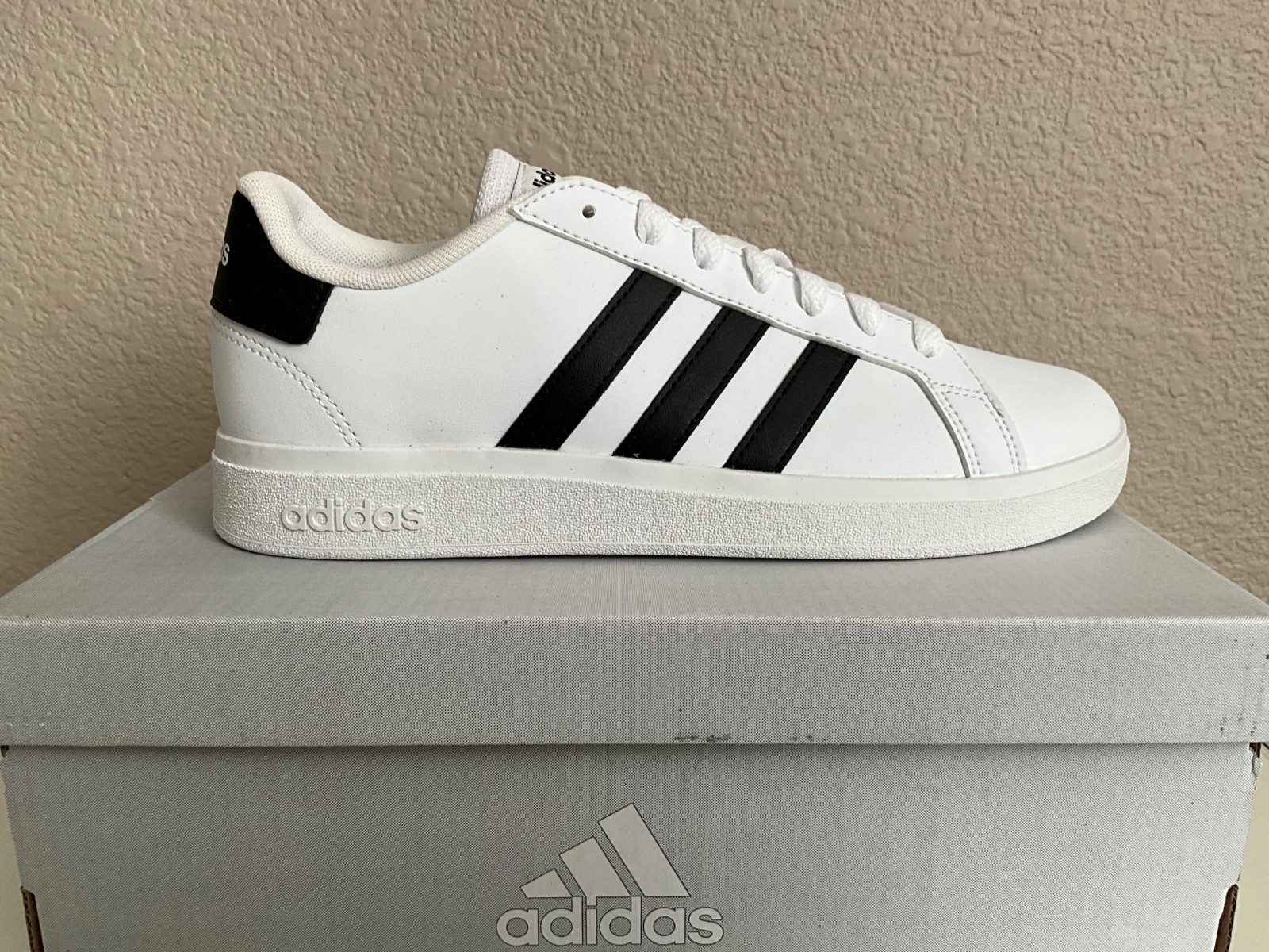 Adidas Sneaker Grand Court 2.0K size 6 kids/womens 7 1/2