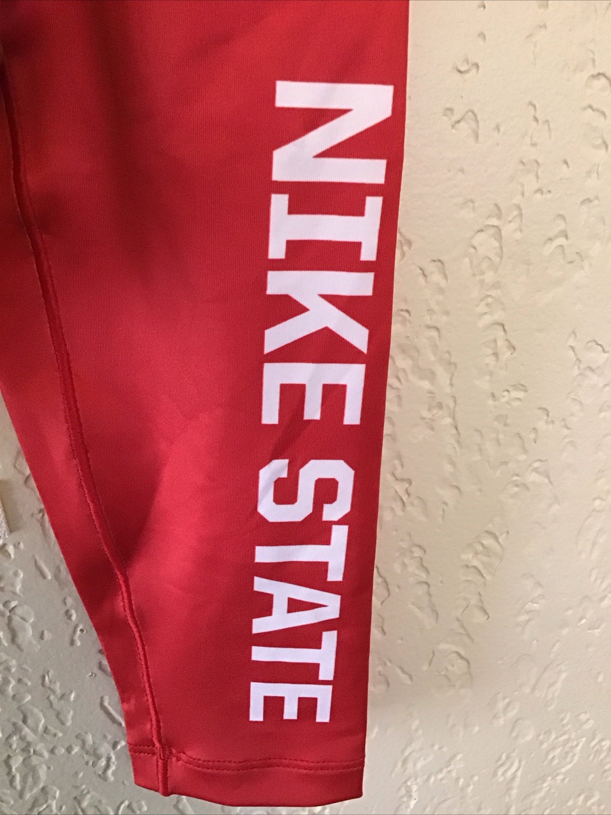 Nike State Track And Field Red Arm Sleeves Size Large New UM-AA