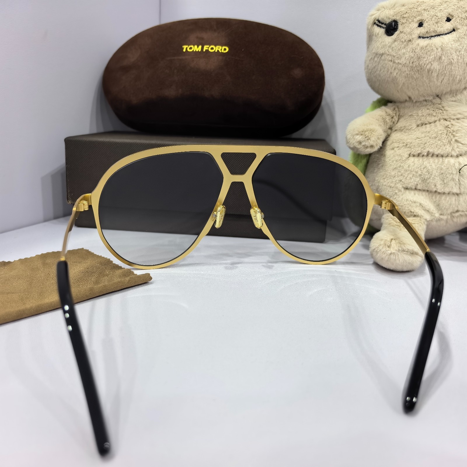 Tom Ford retro large frame fashionable gradient gray lens sunglasses TF1060 08A