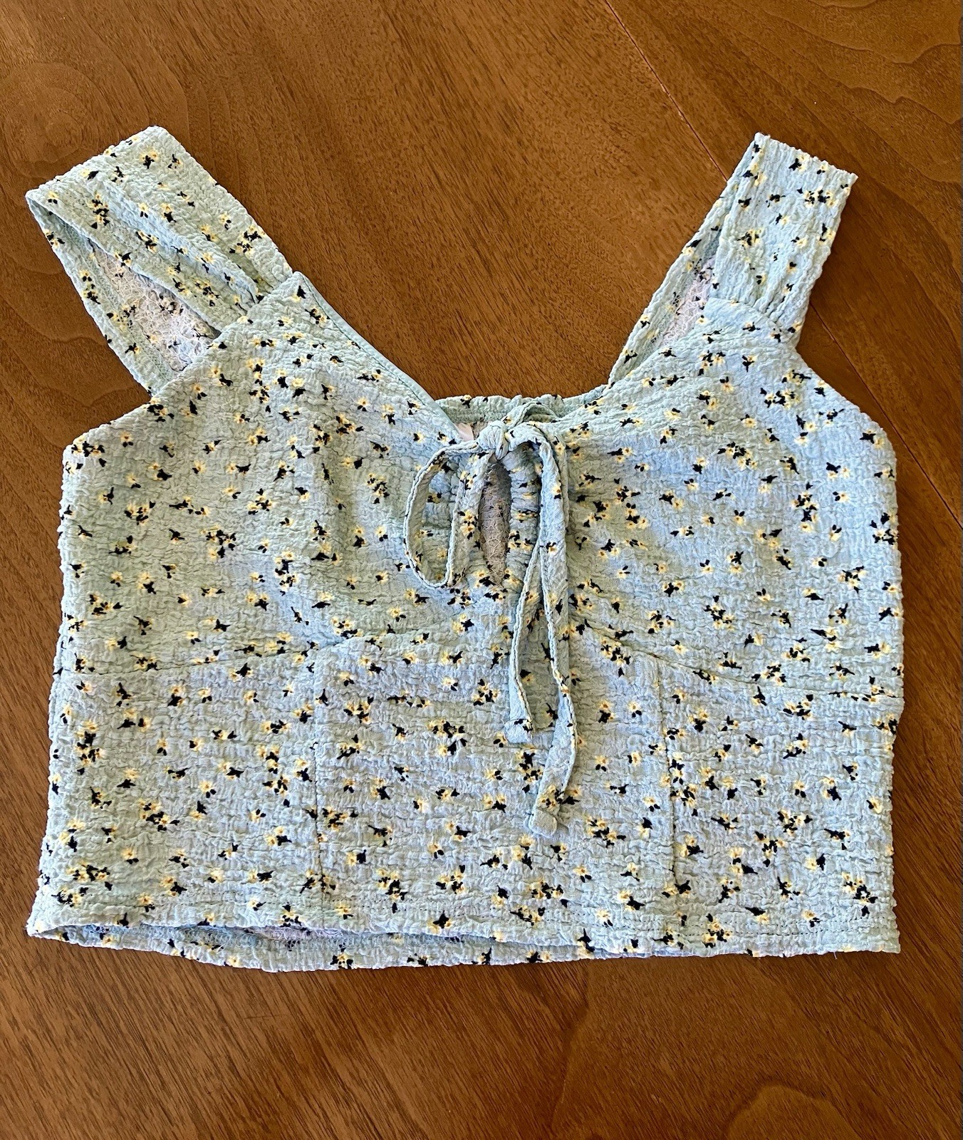 No Boundaries Boho Junior Med. (7-9) Sage Green Floral Cropped Top W/Tie Front