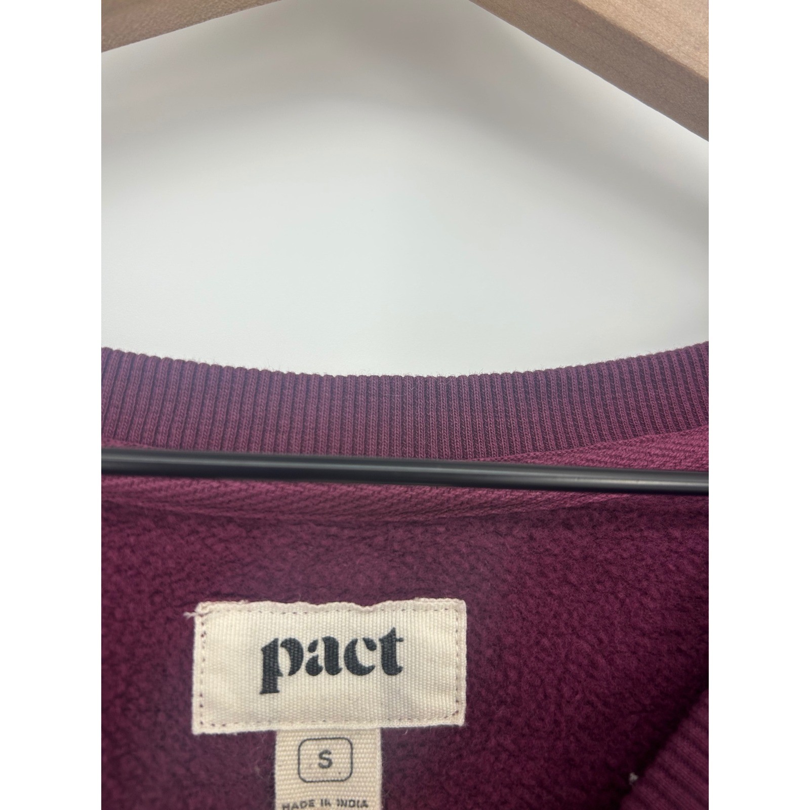 Pact Organic Cotton Crew Neck Sweatshirt Women’s Small Burgundy Kisses Boxy