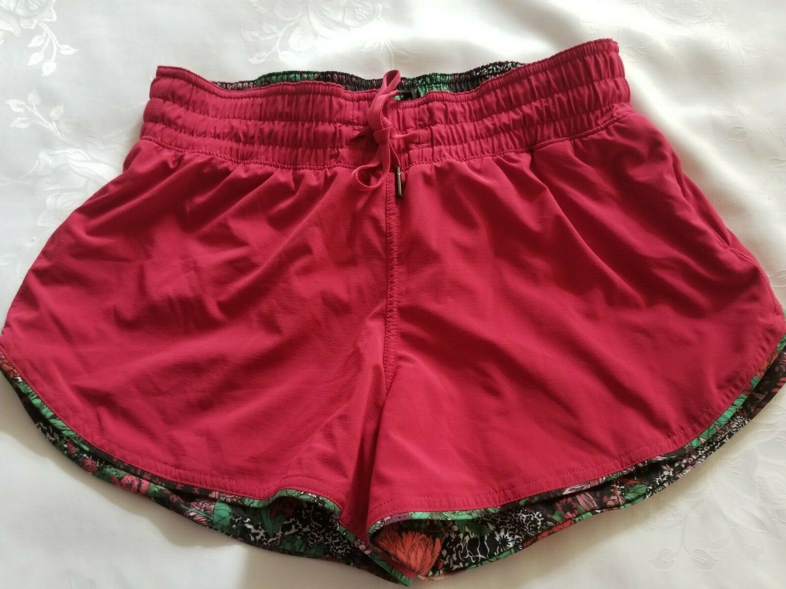 Lululemon Choose a Side Reversible Shorts Size 6 Burgundy/Multi- Color
