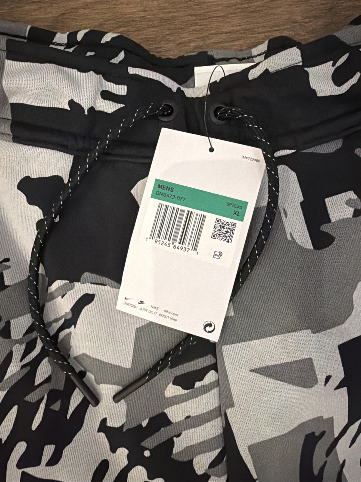 Nike Men’s Size Medium Black Gray Digi Camo Tech Fleece Jogger Pants DM6472