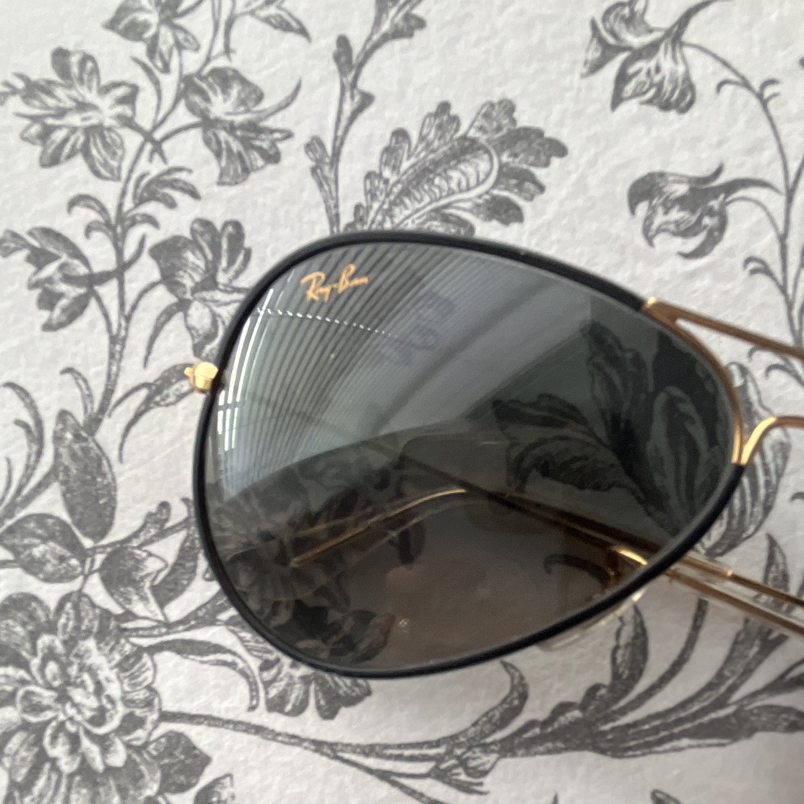 Ray-Ban Aviator Women’s Sunglasses Gold Metal Frame Black Gradient Glass Lens