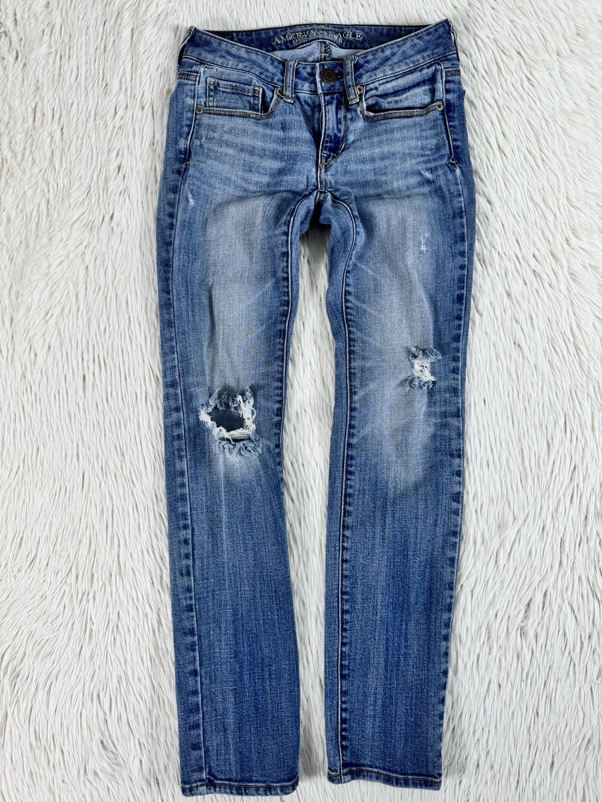 American Eagle Light Wash Distress Low-Rise Stretch Skinny Women’s Size 00 Short