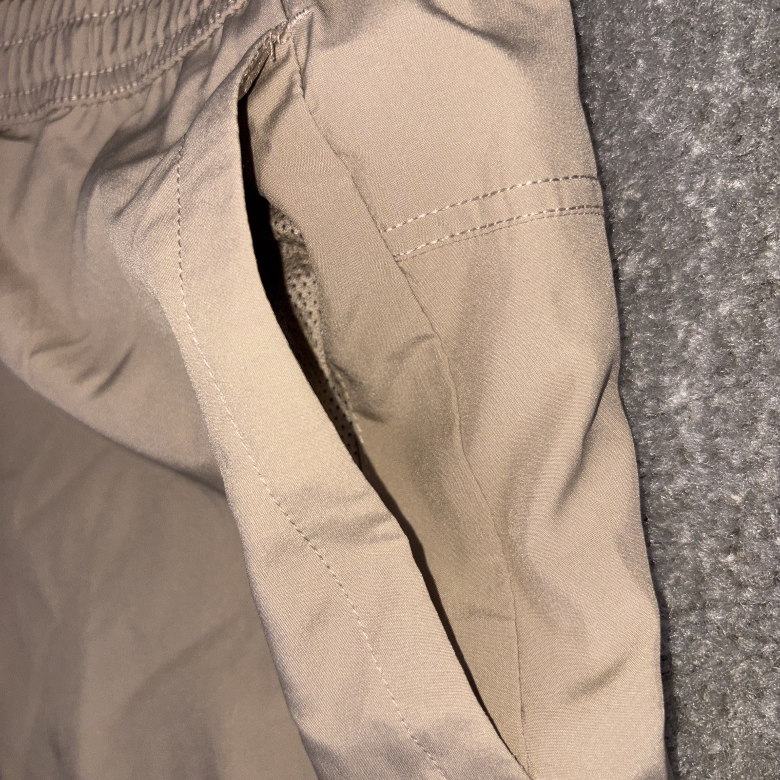 Nike Form Dri-FIT 5″ Unlined Versatile Shorts Size XXL Khaki Brown FN4347-247