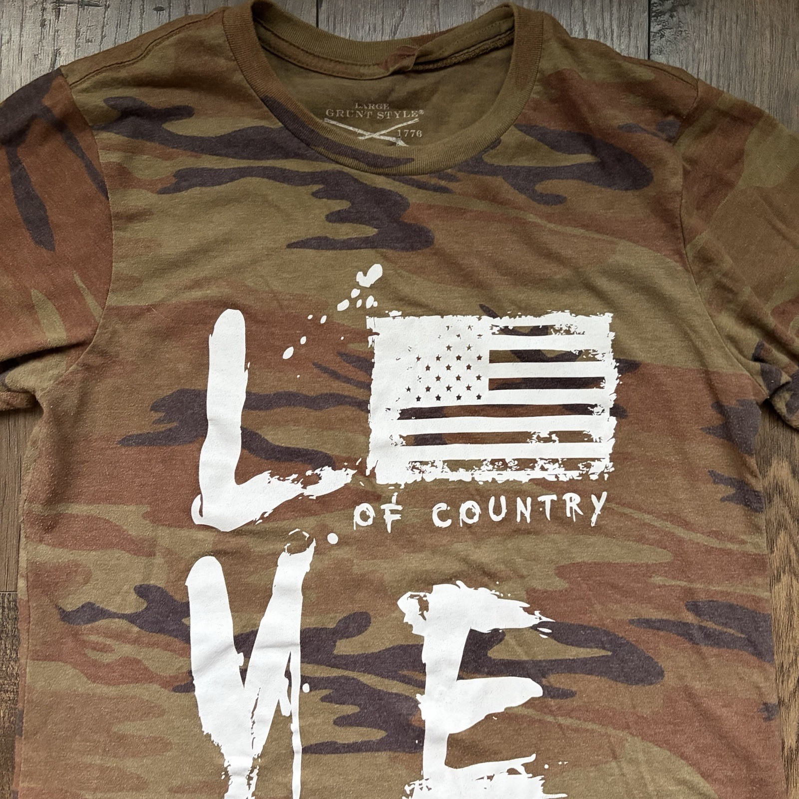 Grunt Style Women’s Camo Love of Country American Flag Graphic T-Shirt Size L