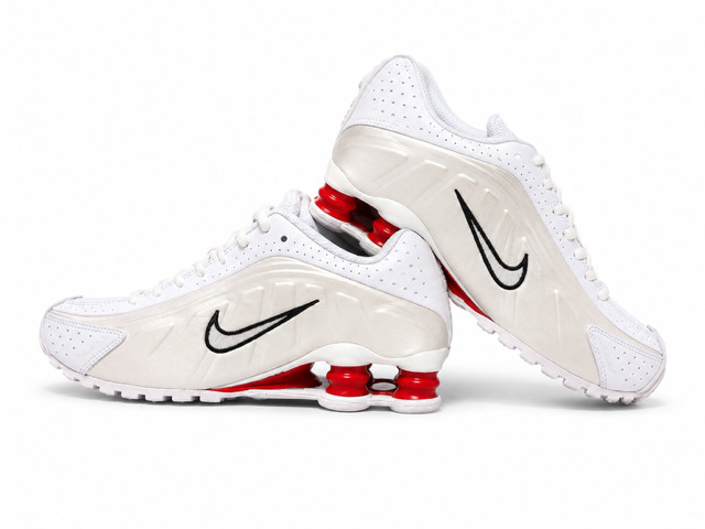 NEW Nike Shox R4 Women’s Size 6/Youth 4.5 White Phantom Red Running Shoes N36