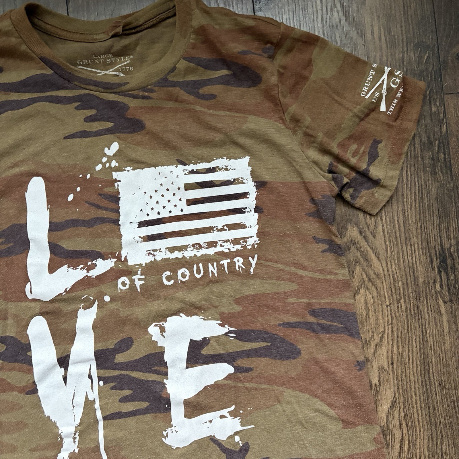 Grunt Style Women’s Camo Love of Country American Flag Graphic T-Shirt Size L