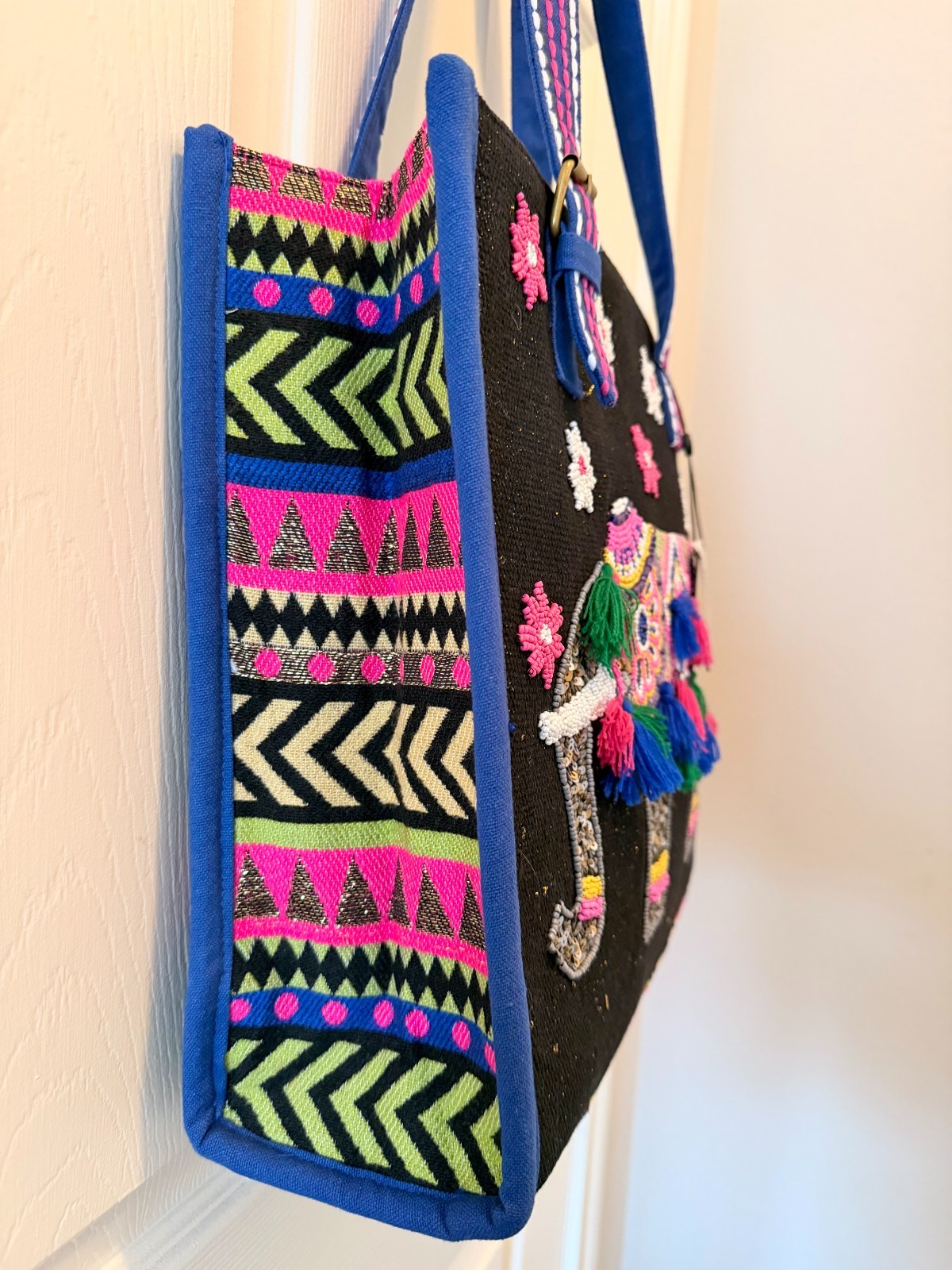 America & Beyond Embellished Tote Safari The Gentle Giant Woven Jacquard Body