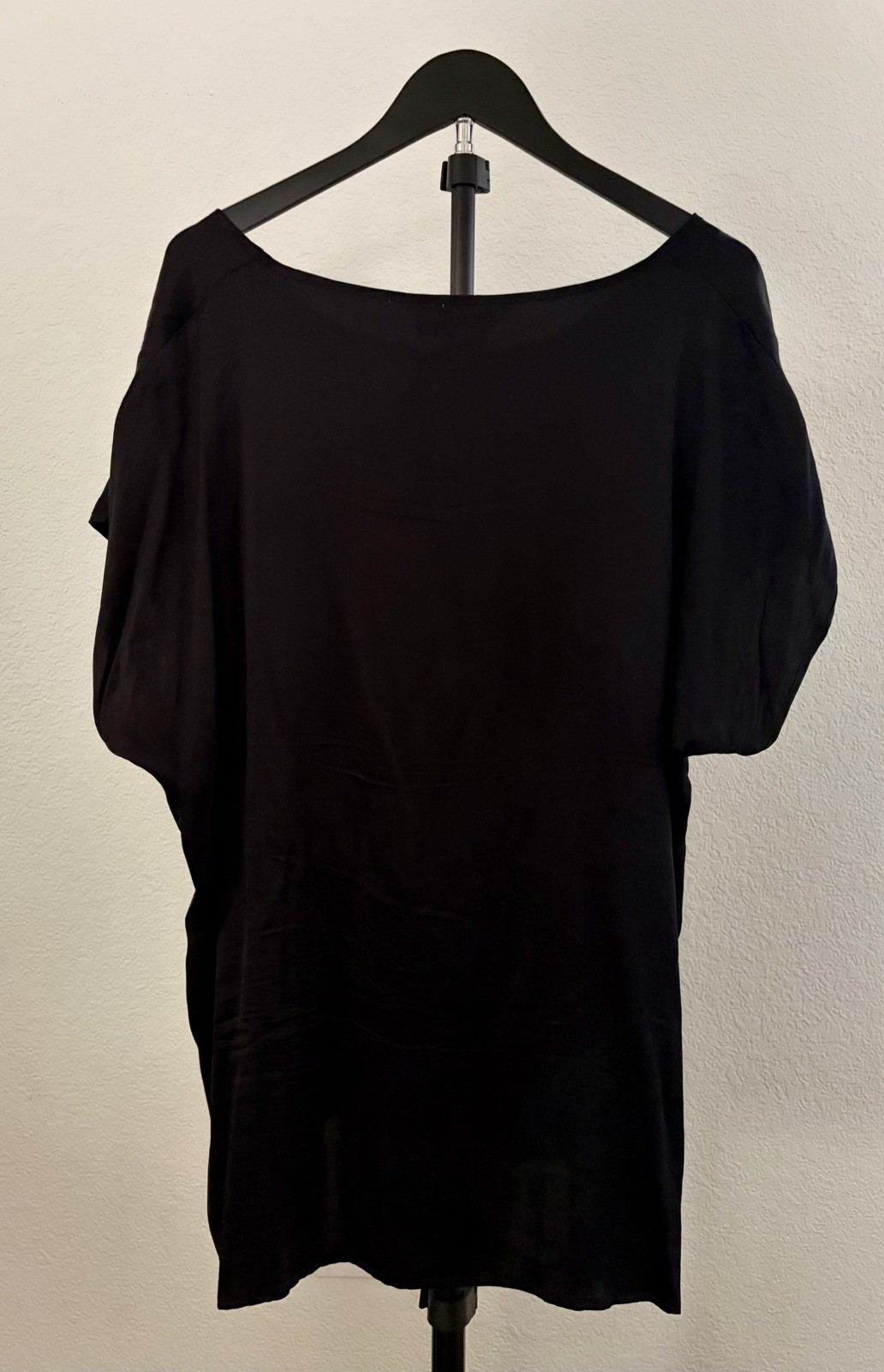 Black Silk Satin Top Short Sleeve Scoop Neck Regular L Italy MR85102